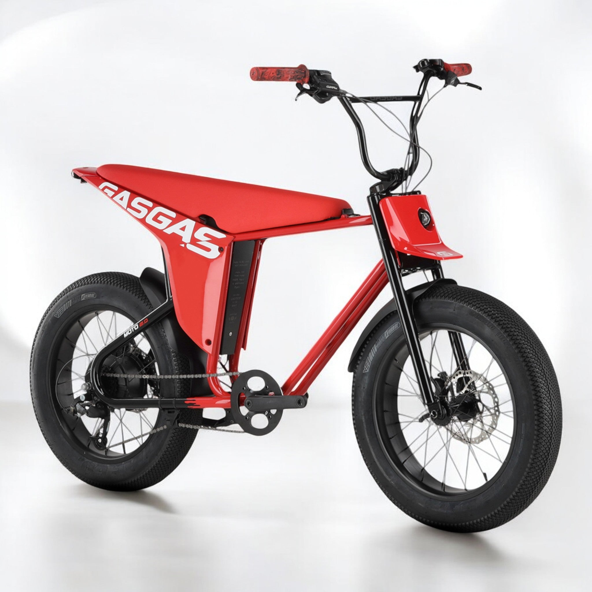 GASGAS Moto 2 e-bike met Bafang motor, geïntegreerde 672 Wh accu, supermoto fat tires en hydraulische schijfremmen.